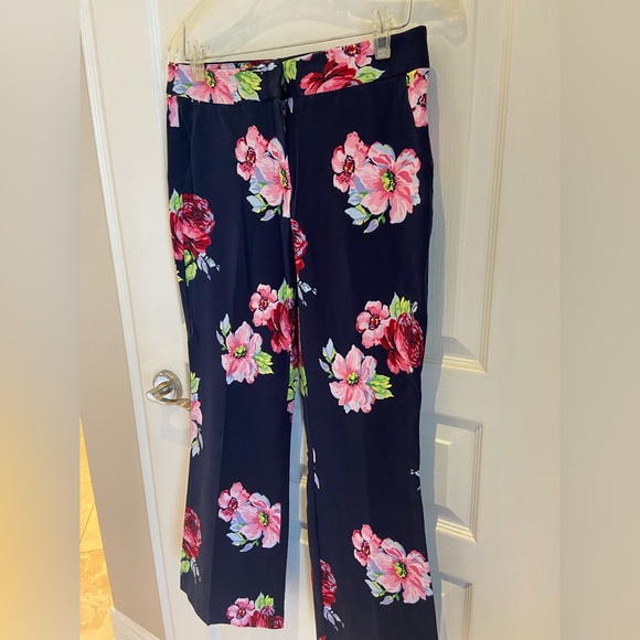 3/$50 Isaac Mizrahi Navy Floral Pants  ** 3 FOR $50 DEAL + REDUCED SHIPPING ** - Picture 4 of 6